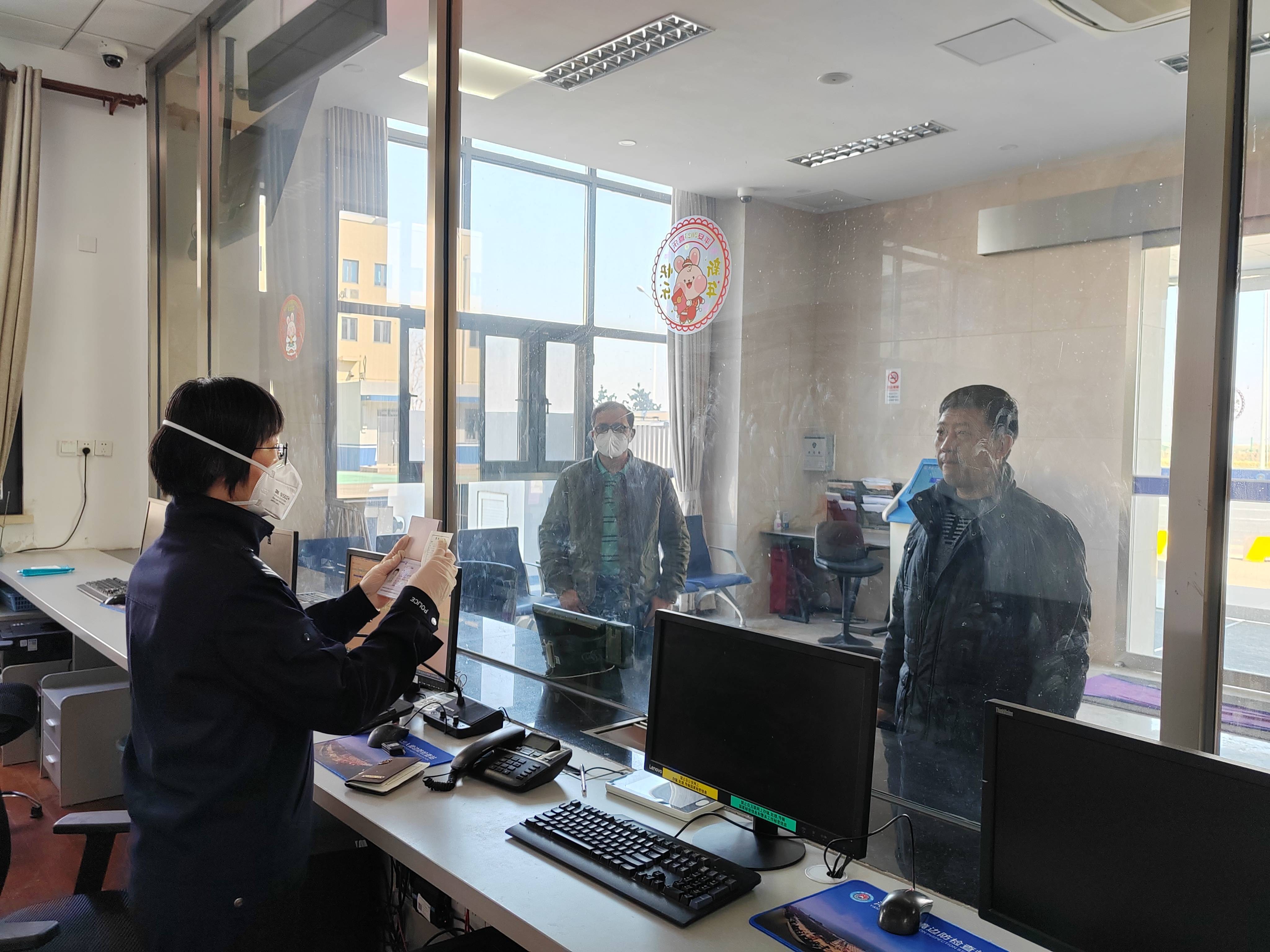 皇冠登3代理申请_各类登离轮业务首单逐渐落地皇冠登3代理申请,洋山边检站升级查验设施应对口岸复常