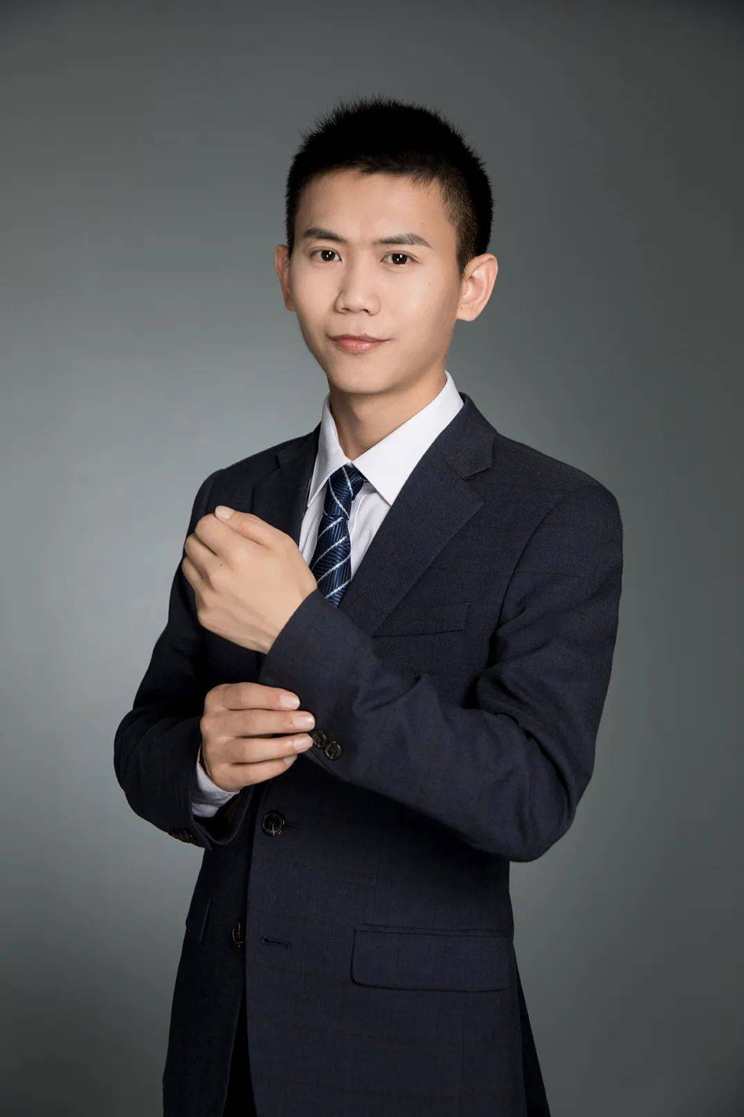 正版皇冠信用盘_超长实录!干货满满正版皇冠信用盘,超400万人观看!与你一同探寻2023年投资机遇