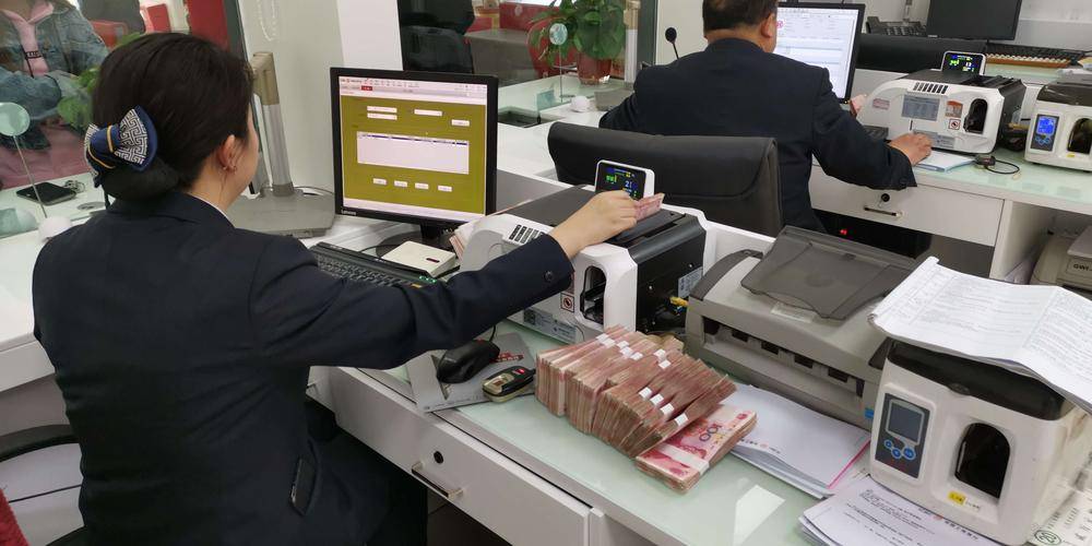皇冠信用盘会员开户_花自己的钱这么难?有银行限额“每天5000元”皇冠信用盘会员开户,超额得去柜台?