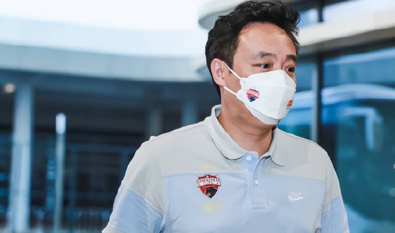 皇冠足球平台代理_拿鸡毛当令箭?足球报合同被曝光皇冠足球平台代理,李璇压根没有理会,出去喝酒了