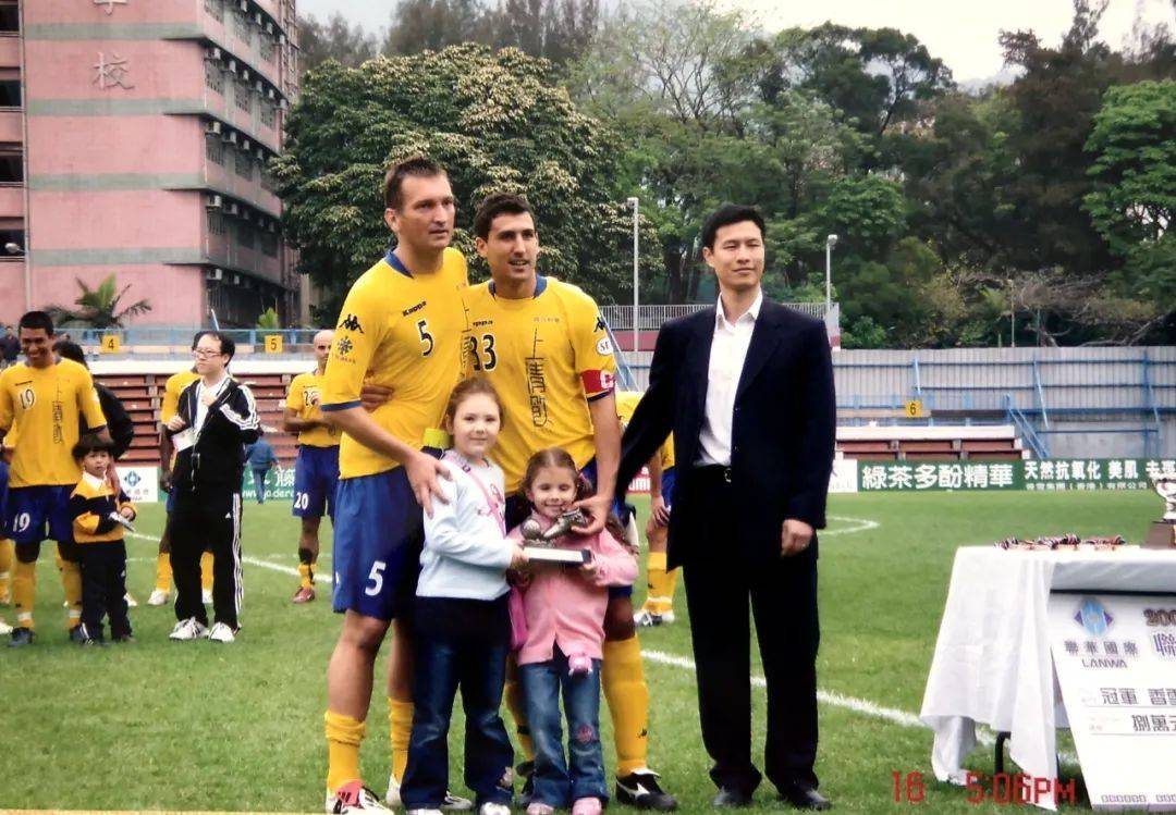 皇冠足球平台在哪里注册_34五哥足球故事———肇庆名峰参加香港联赛皇冠足球平台在哪里注册,半赛季香雪制药在香港家喻户晓!