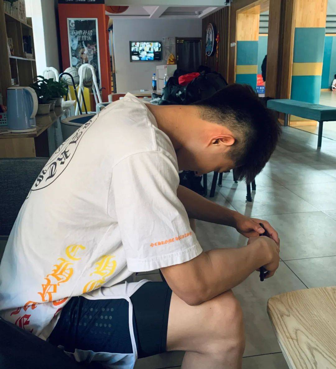 篮球投注算加时赛的比分吗_00后的黑龙江篮球帅哥篮球投注算加时赛的比分吗,这颜值身材还不算校草吗