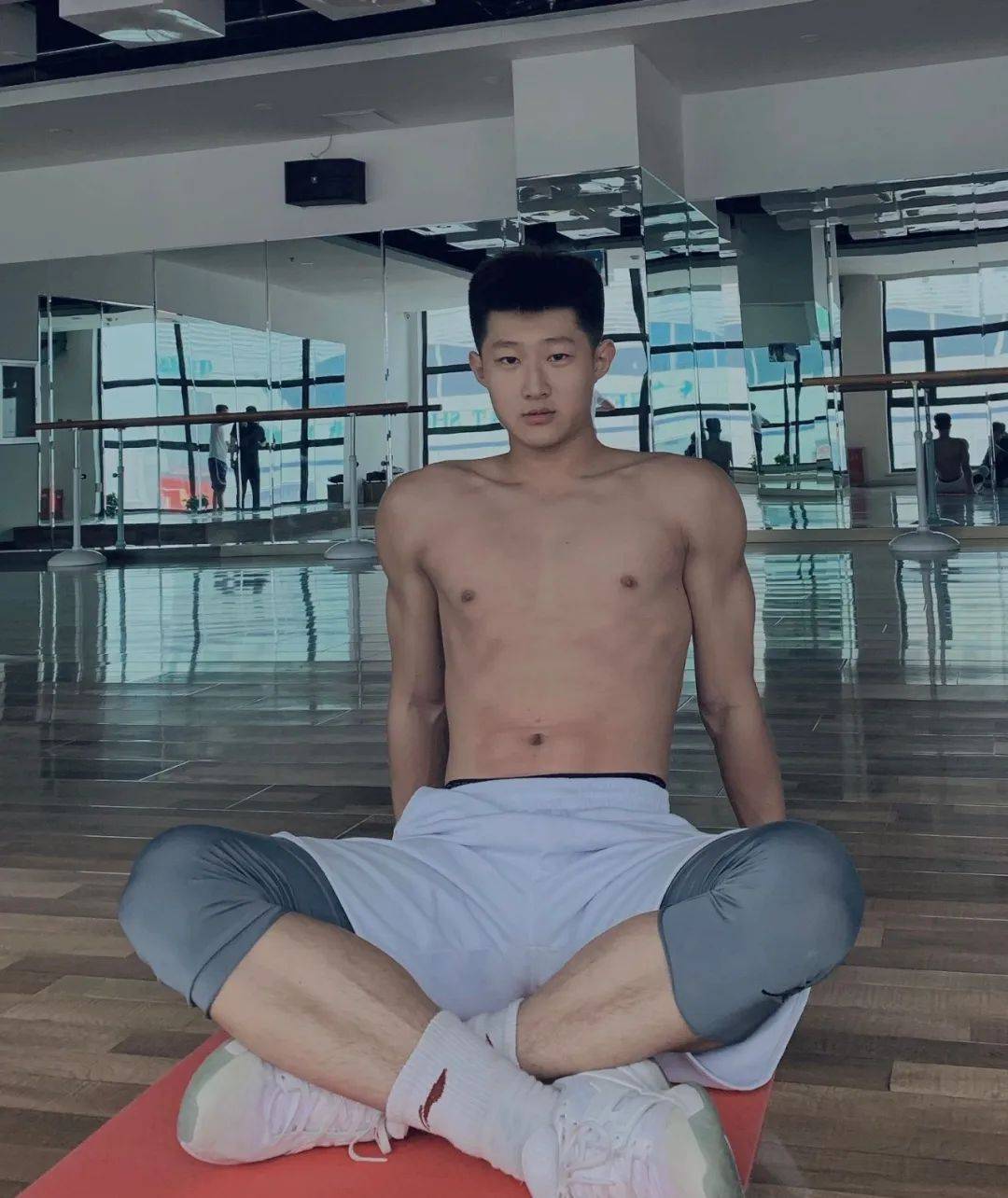 篮球投注算加时赛的比分吗_00后的黑龙江篮球帅哥篮球投注算加时赛的比分吗,这颜值身材还不算校草吗