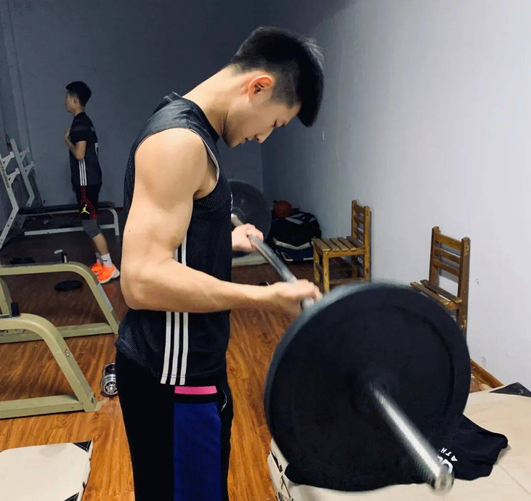 篮球投注算加时赛的比分吗_00后的黑龙江篮球帅哥篮球投注算加时赛的比分吗,这颜值身材还不算校草吗