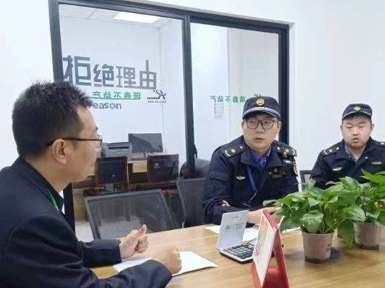皇冠信用网出租代理_房产中介擅自代理共有产权房出租业务皇冠信用网出租代理,宝山城管:没收违法所得,暂停网签资格