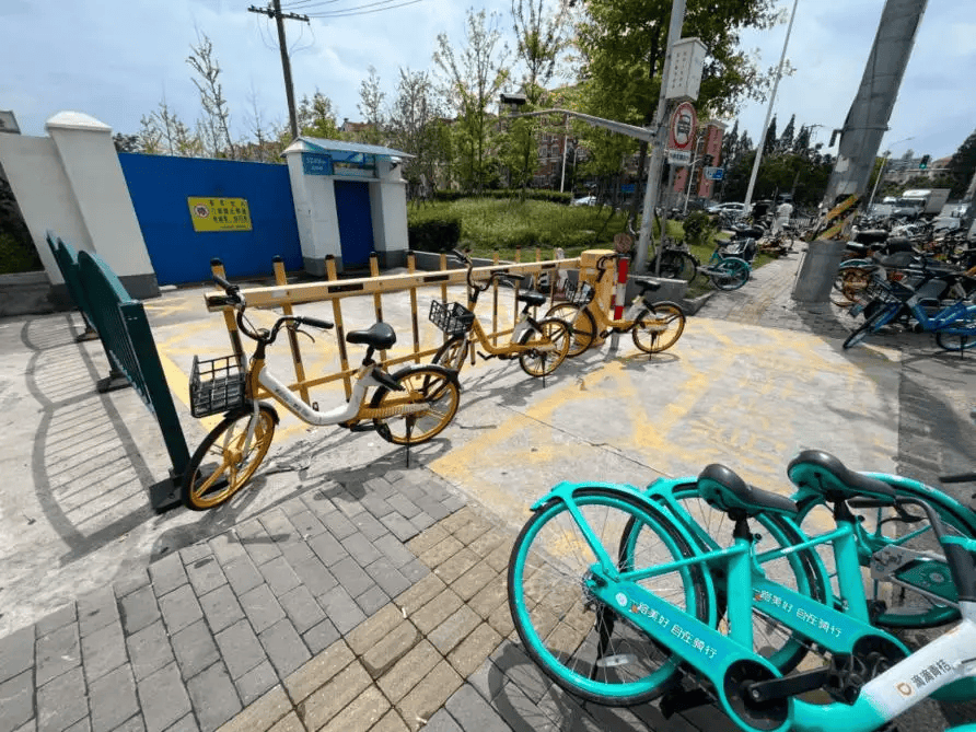 皇冠信用网会员注册网址_上海市民崩溃:被5000多辆车团团围住皇冠信用网会员注册网址!一出地铁站就是密密麻麻一堆?多方回应来了