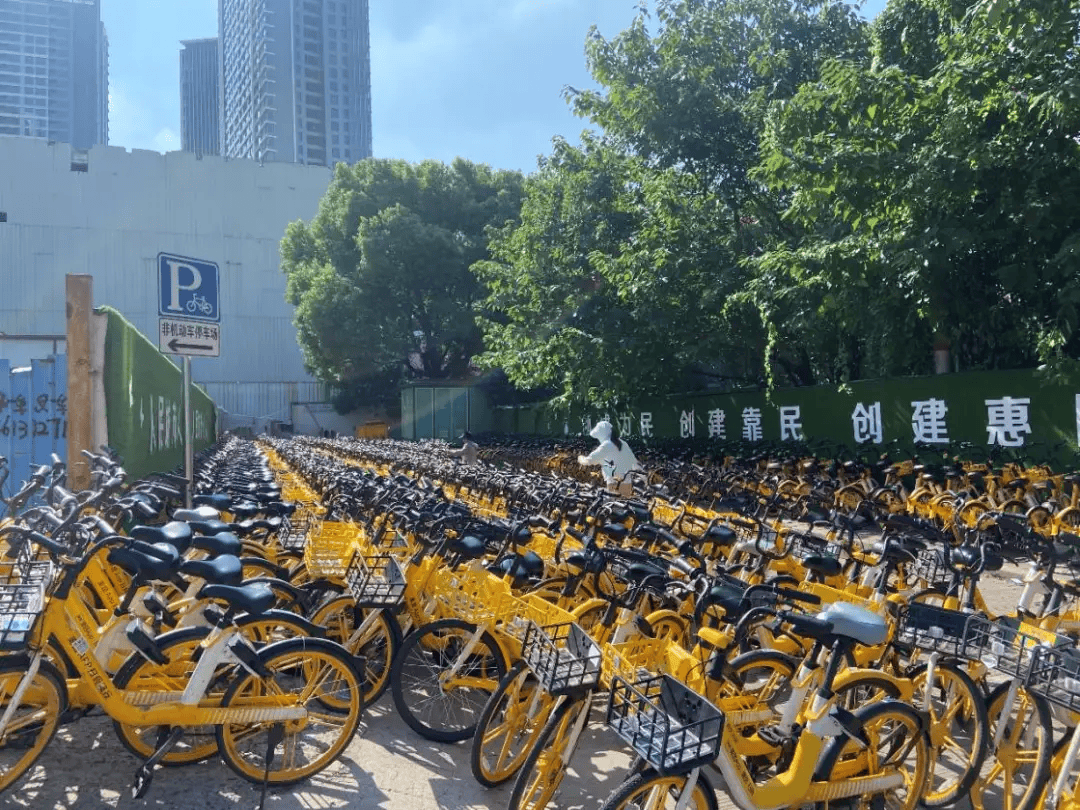 皇冠信用网会员注册网址_上海市民崩溃:被5000多辆车团团围住皇冠信用网会员注册网址!一出地铁站就是密密麻麻一堆?多方回应来了