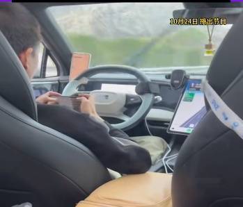 皇冠信用在线注册_男子花800打顺风车皇冠信用在线注册,司机400公里几乎不摸方向盘?