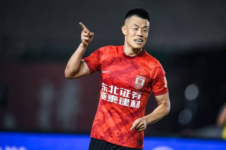 皇冠信用網可以占几成_博主:张玉宁伤势不太乐观大概率缺战日本皇冠信用網可以占几成,若补招可考虑老将谭龙