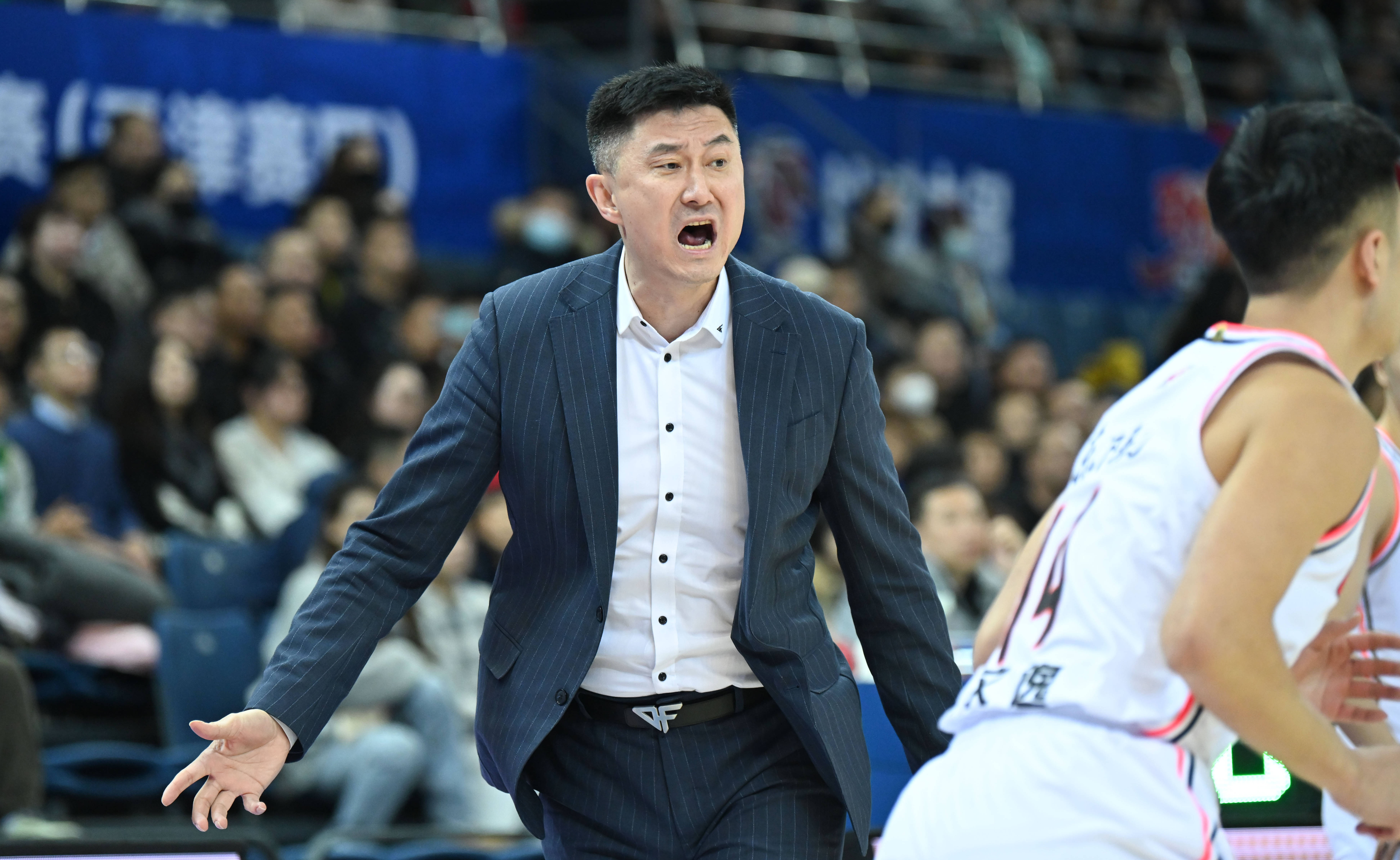 皇冠信用网登3代理注册_仅打7分钟皇冠信用网登3代理注册!杜锋:吉伦沃特自身的问题 下半场没打