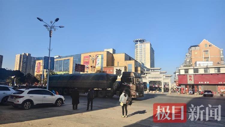 皇冠信用网哪里申请_“没料到政府宁可多花钱让公路改道”皇冠信用网哪里申请,江西“最强钉子户”独守孤房