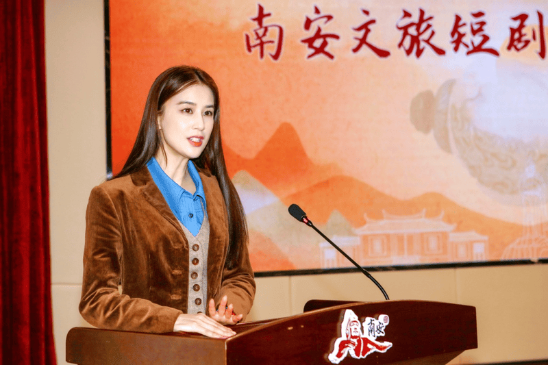 皇冠足球平台
_离婚之后变霸总皇冠足球平台
?黄圣依以总裁身份带团队做短剧