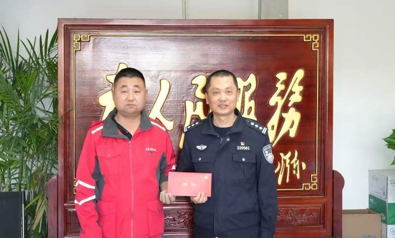 皇冠信用網最高占成
_江苏无锡快递员拒送100个到付件皇冠信用網最高占成
,助警方拦下9万元涉诈资金