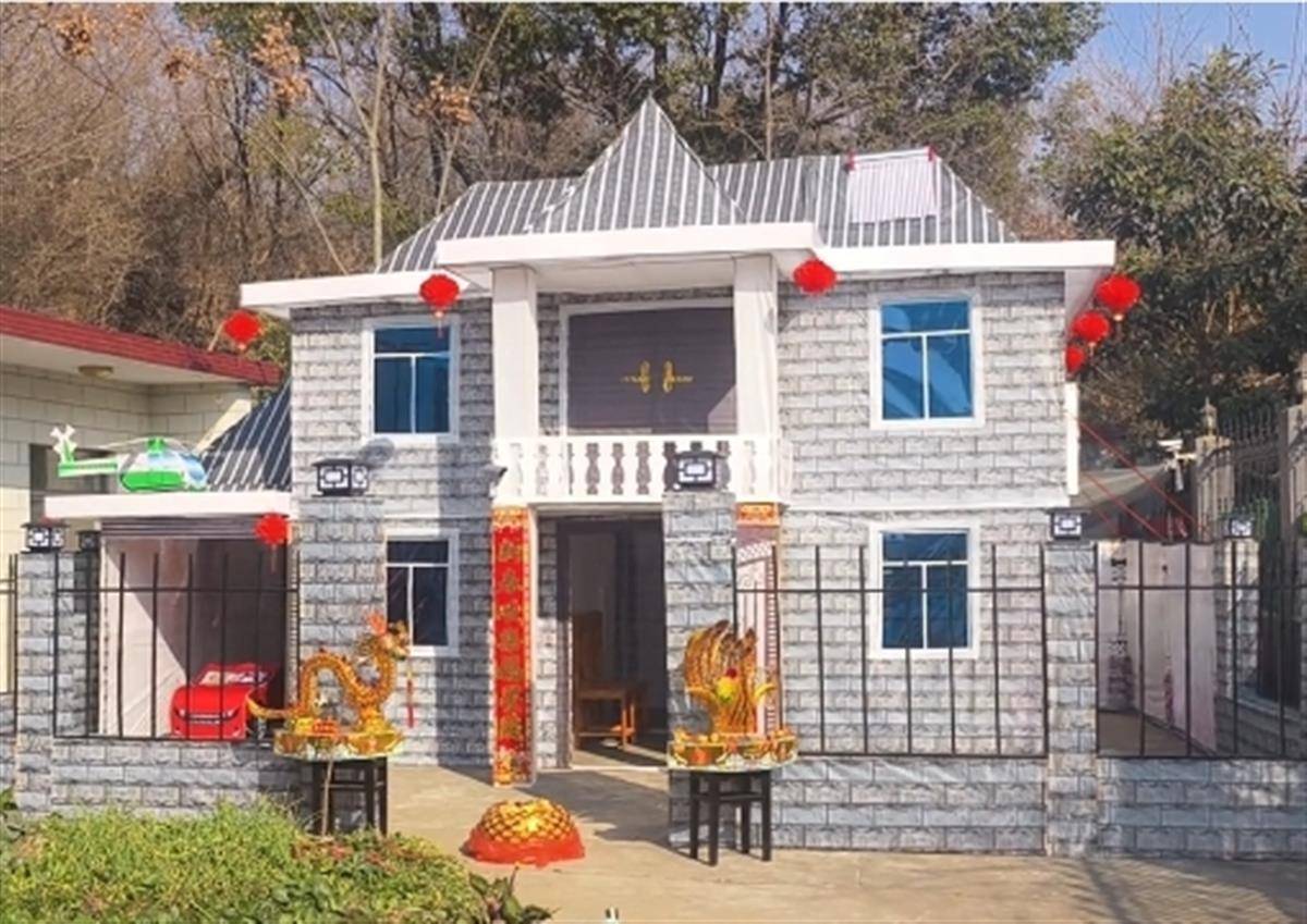 皇冠信用出租足球
_清明又见豪华殡葬品:200平米双层纸别墅售价1.5万元皇冠信用出租足球
,从业者否认暴利