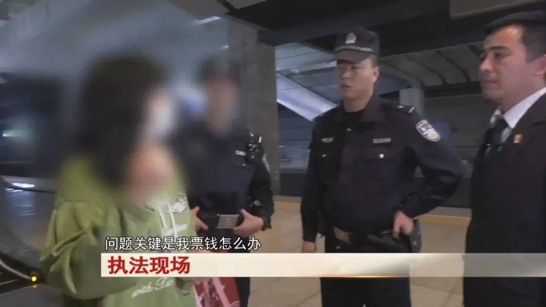 皇冠足球平台在哪里注册
_“老赖”车站被抓皇冠足球平台在哪里注册
,竟质问法官:为何不抓我妈 !
