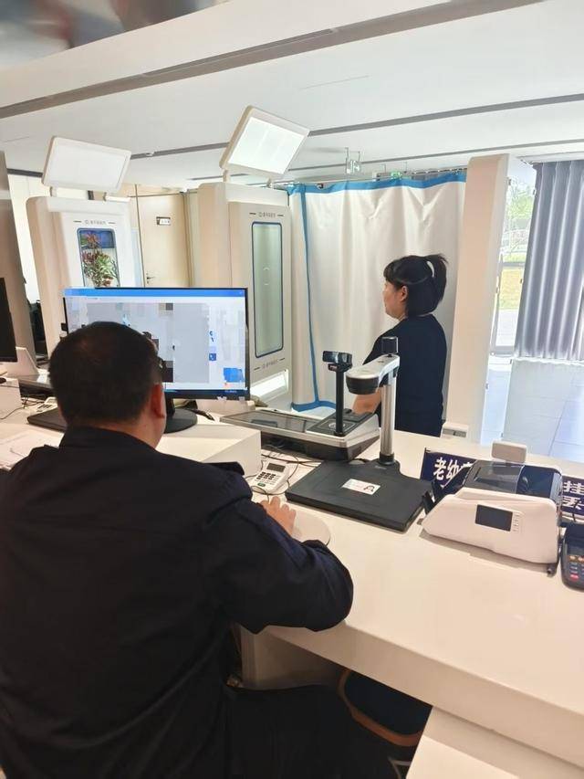 皇冠信用网开户
_北京试点!交管、身份证、出入境等一机“全自助”皇冠信用网开户
,真方便