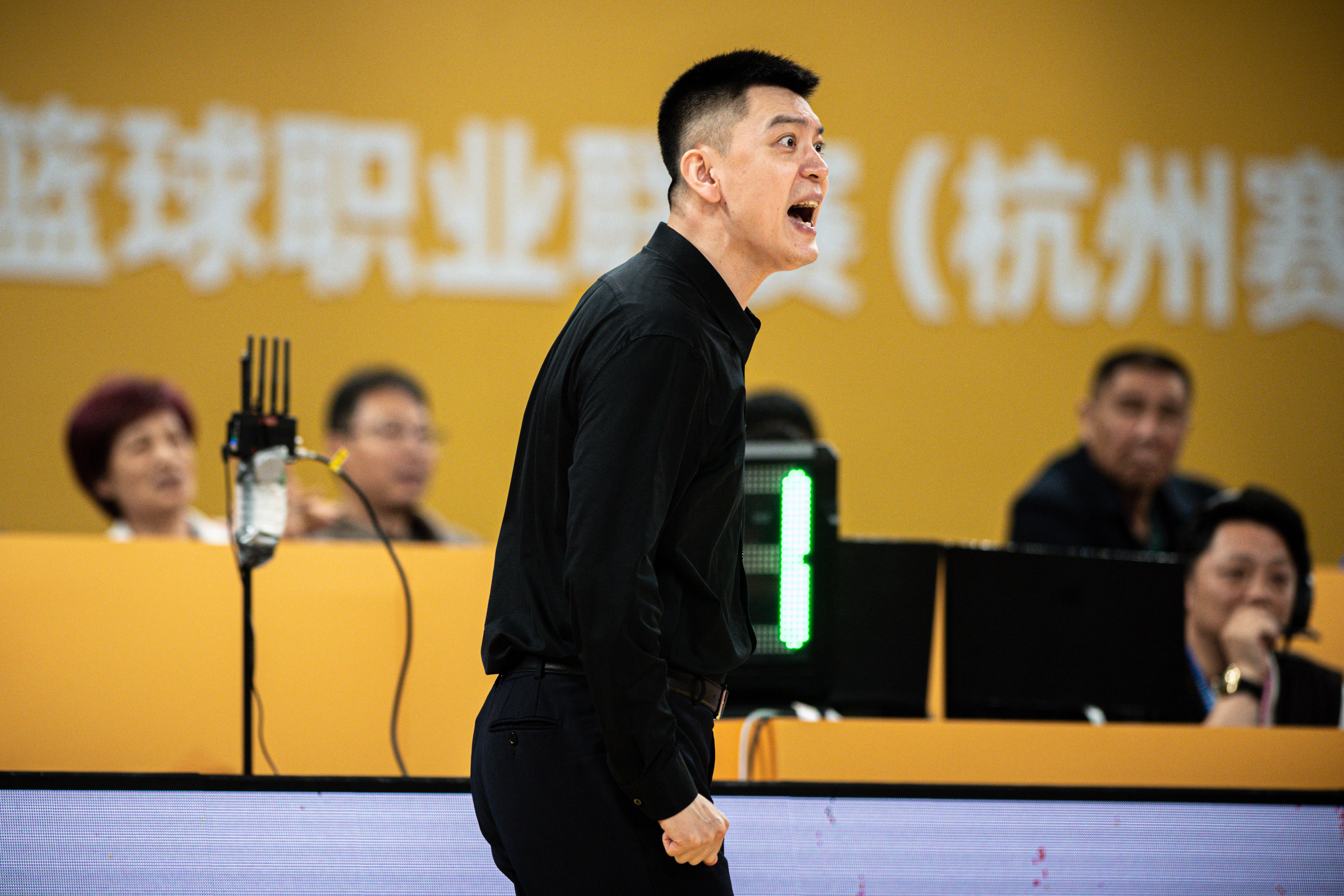皇冠信用网会员开户申请
_杨鸣:皇冠信用网会员开户申请
你用欧洲裁判就全用欧洲的 3个裁判3个尺度