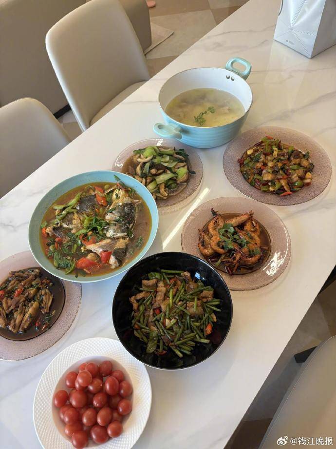 皇冠信用網会员申请
_女子称穿瑜伽服上门做饭不是为流量:健身服是日常穿搭