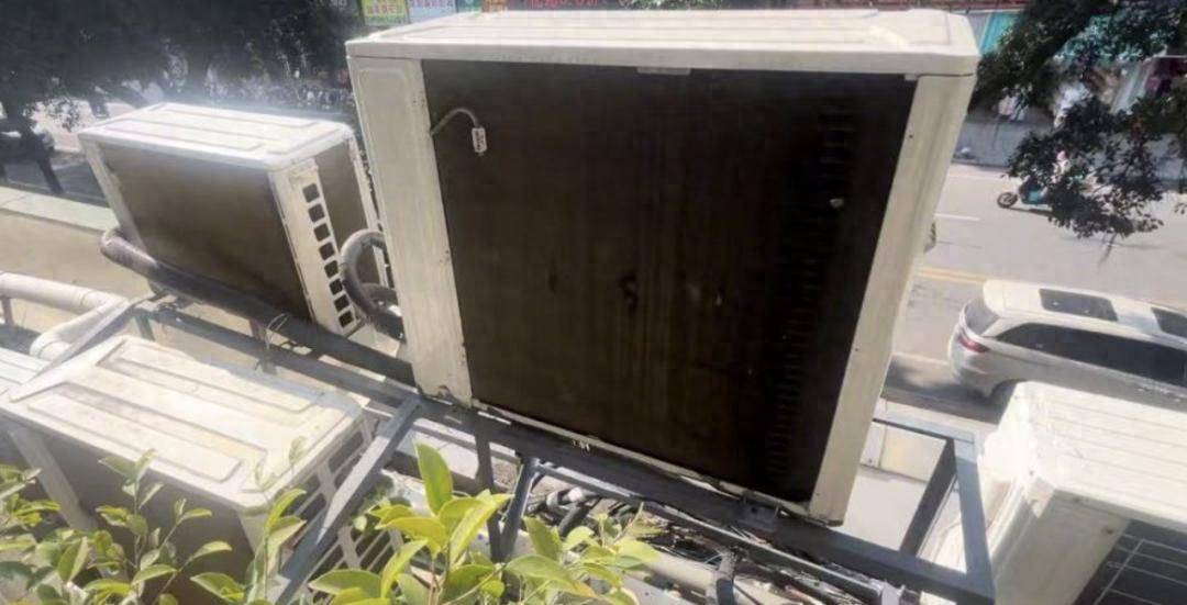 皇冠信用庄家
_广东一女子家里太热皇冠信用庄家
,发现阳台外被挂了12台空调外机