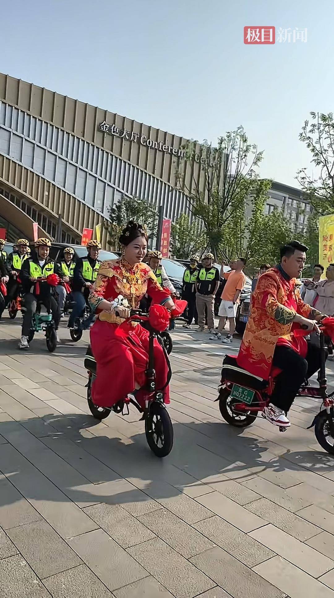 皇冠信用网账号注册
_长春一代驾公司女老板骑电动自行车出嫁皇冠信用网账号注册
,200多名员工骑车护送场面壮观