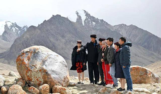 皇冠信用盤代理_我们放羊的地方就是中国的领土皇冠信用盤代理!龙吉克·卡德尔:我的父亲是《冰山上的来客》主人公原型