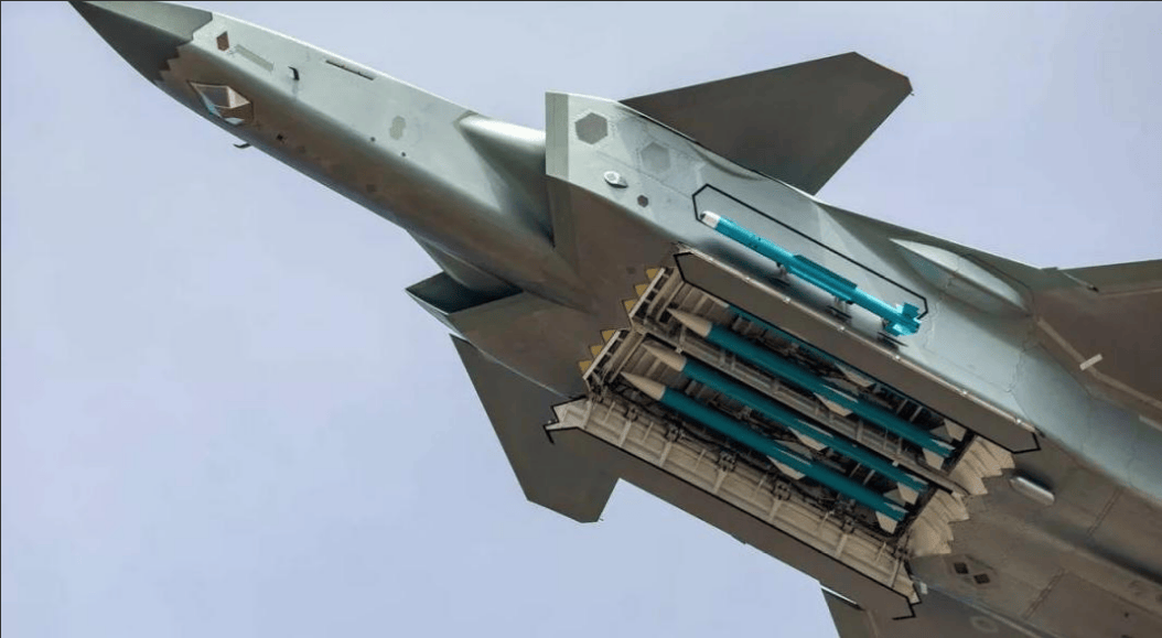 皇冠hga050_中国歼-20展威东海皇冠hga050,成功逼退美军F-35,再敢上门挑衅,当心有来无回!