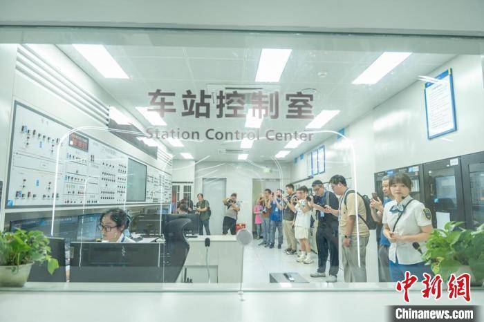 皇冠会员注册
_探秘成都地铁停运后4小时:为何难以24小时运营