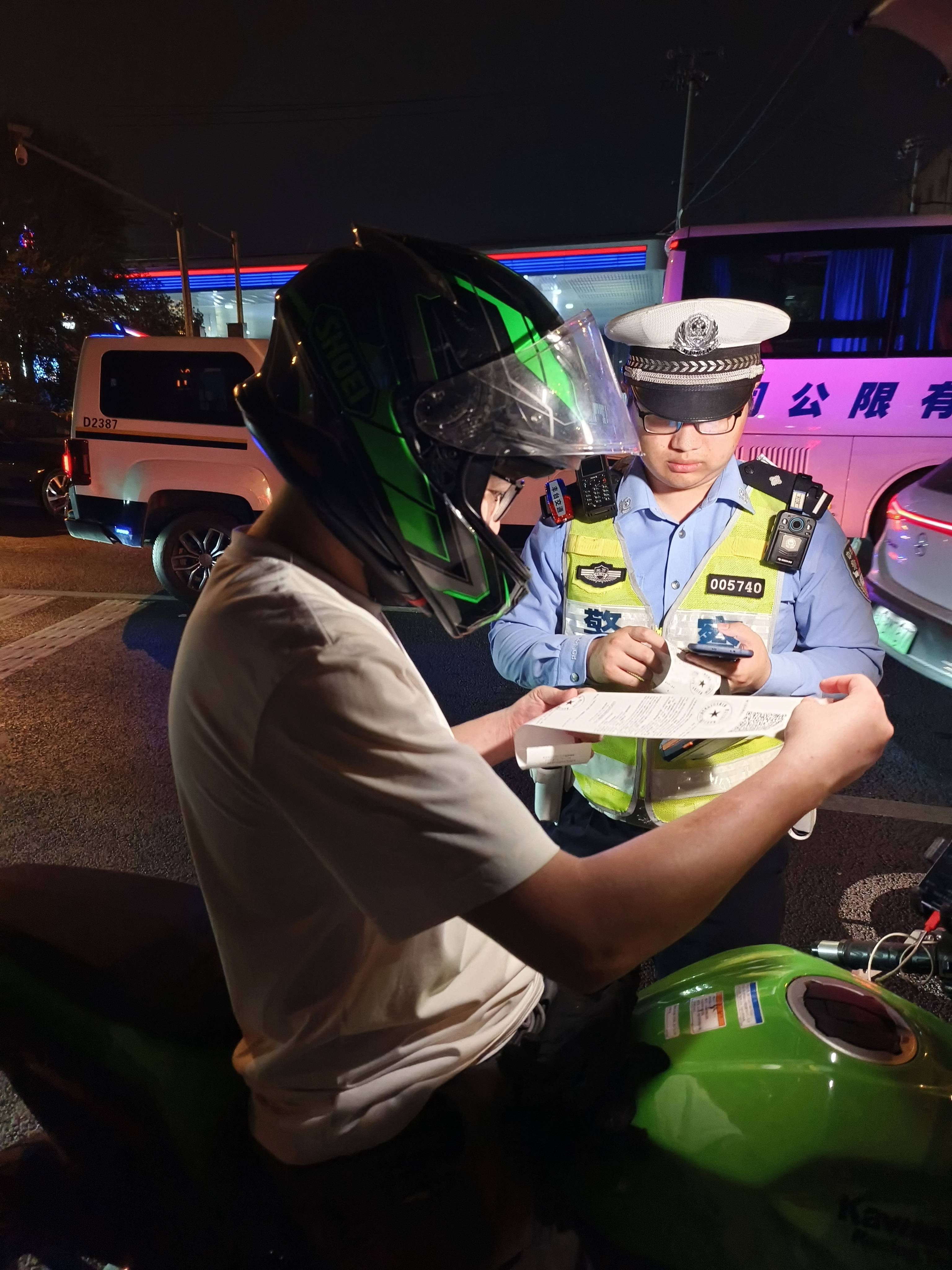 皇冠信用盘会员开户_北京警方夜查皇冠信用盘会员开户,京B摩托车进四环被当场拦下
