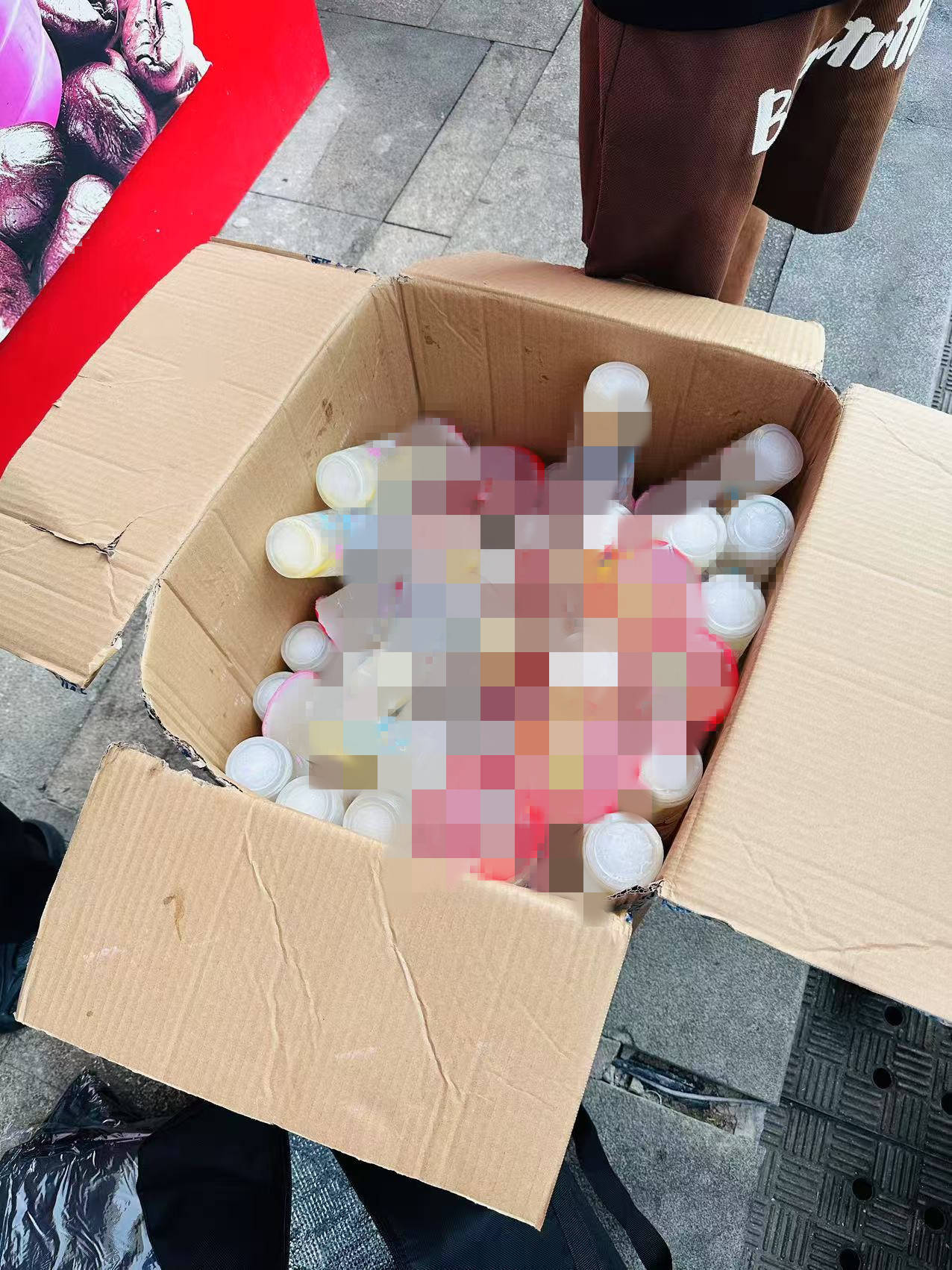 皇冠信用在线注册_湖南一男子背40公斤蜜雪冰城上武功山售卖皇冠信用在线注册,当事人:收入不多纯体验,当负重训练