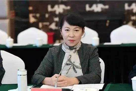 皇冠信用網代理
_正部级美女大员被查!千万华服堆满多套住宅皇冠信用網代理
,化妆团队提前数小时待命~