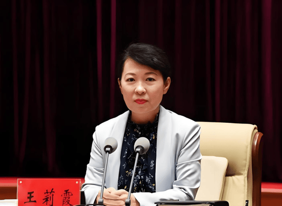 皇冠信用網代理
_正部级美女大员被查!千万华服堆满多套住宅皇冠信用網代理
,化妆团队提前数小时待命~