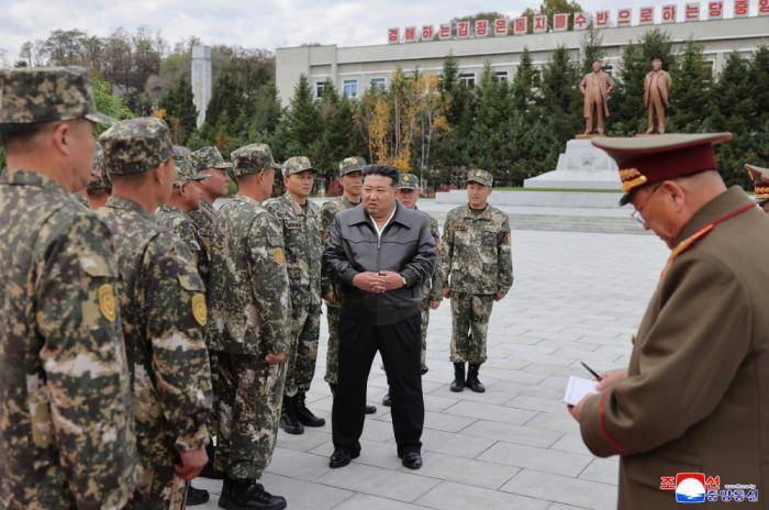 世界杯足球出租平台
_金正恩视察第十一军(图)世界杯足球出租平台
,韩媒:系朝鲜最精锐特种部队