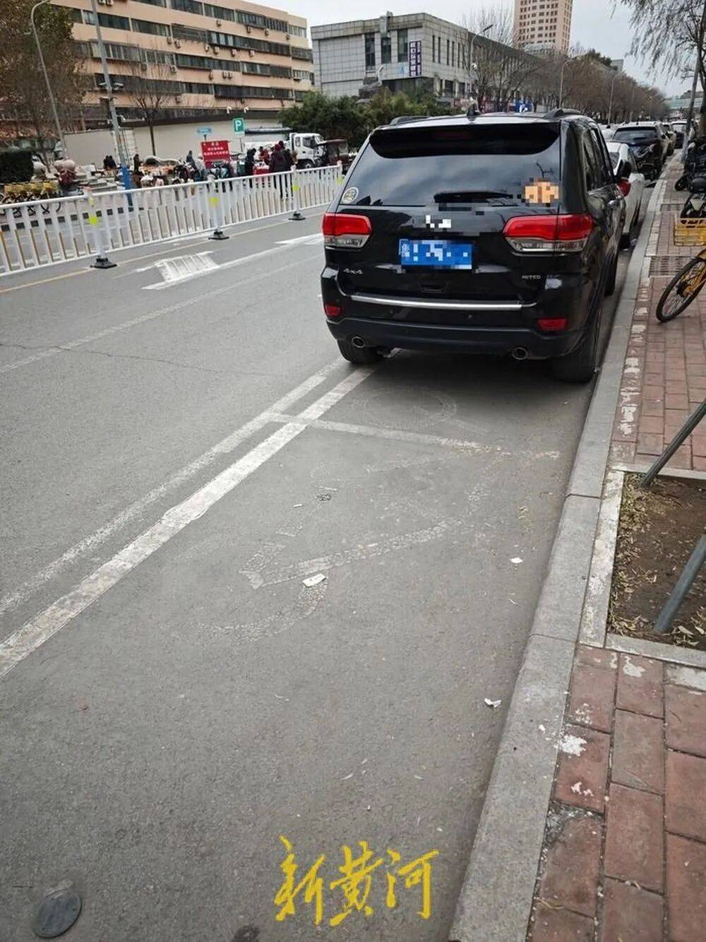 门兴格拉德巴赫vs云达不萊梅
_济南一道路两侧非机动车道被规划百余处停车位门兴格拉德巴赫vs云达不萊梅
,市民骑车无奈与机动车“抢道”,相关部门回应