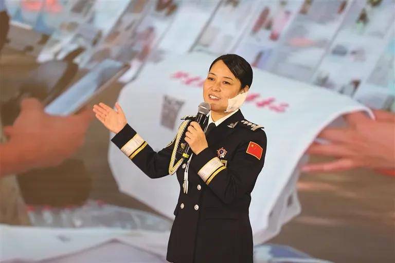 皇冠信用网押金多少_司法部部长、河南省委书记皇冠信用网押金多少,向王妙丽同志颁发奖章和证书