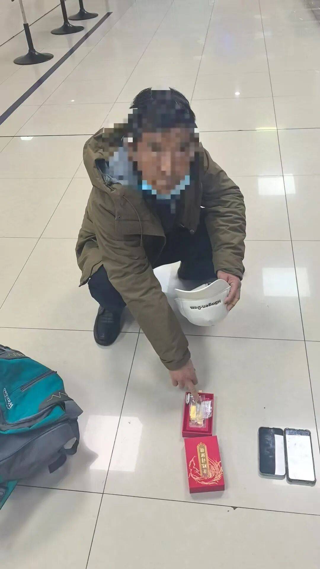 皇冠信用网会员申请_上海一57岁阿姨为新认识的“老伴”豪掷41万买金条皇冠信用网会员申请,对方派取货人当面交付……
