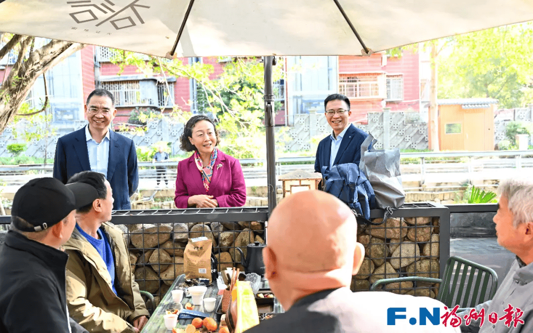 皇冠信用网如何申请_福建省委副书记、福州市委书记郭宁宁皇冠信用网如何申请,市长吴贤德暗访,乘地铁与游客交流