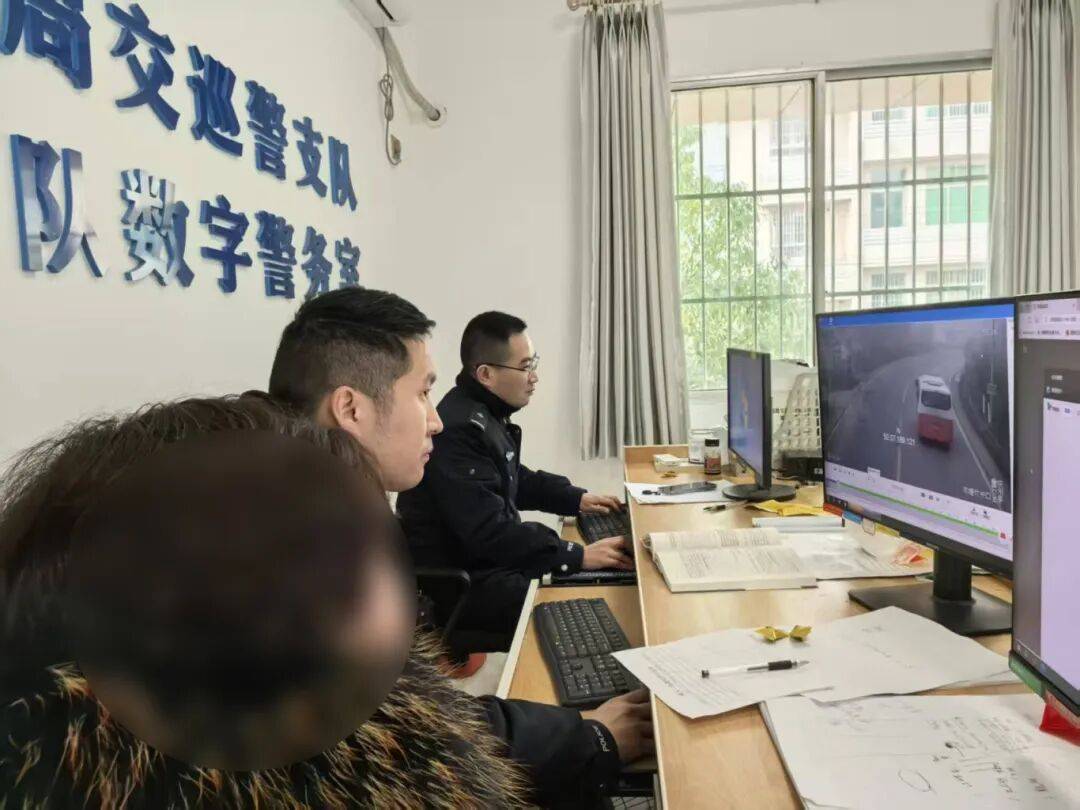 怎么弄皇冠信用盘_女子称误将17000元现金当垃圾扔掉怎么弄皇冠信用盘,民警忙前忙后查了一个多星期,结果……