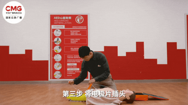 皇冠信用盘网址
_山东一市民突发心梗皇冠信用盘网址
,其家属砸窗取出陌生人车内AED用于急救;车主回应:砸就砸吧,人命比玻璃重要