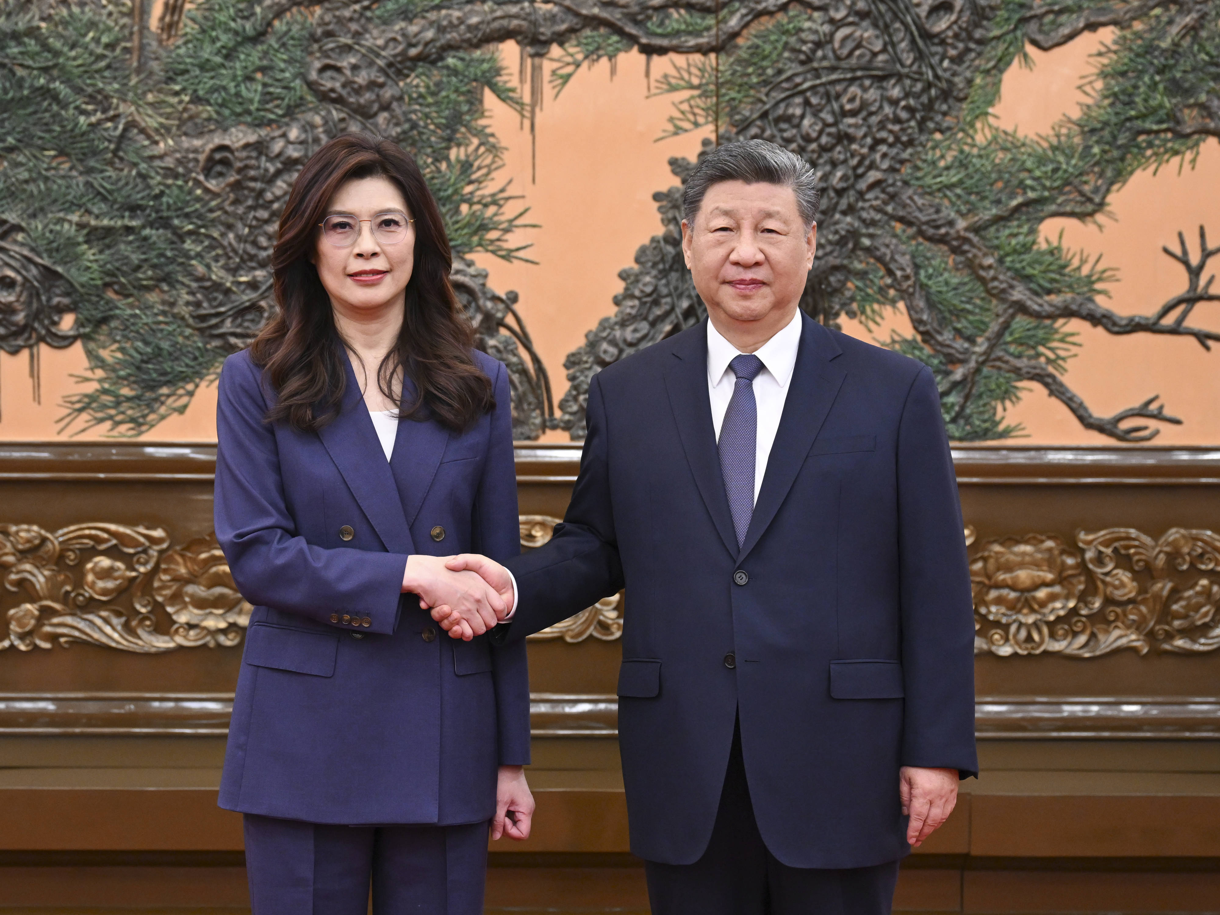 皇冠信用网最高占成_习近平总书记会见中国国民党主席郑丽文