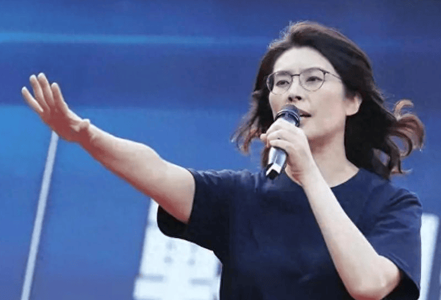 皇冠信用登3代理_做了连战马英九没敢做的事皇冠信用登3代理,郑丽文专机飞进北京,岛内风向恐大变