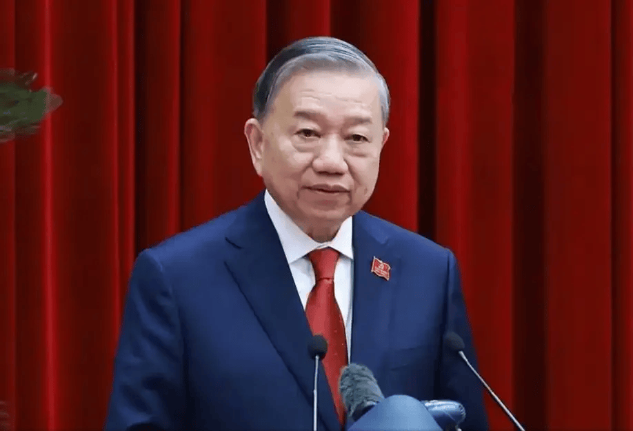 电竞足球_12小时跨越中国2400公里电竞足球,苏林全程只坐高铁,他到底有何用意?