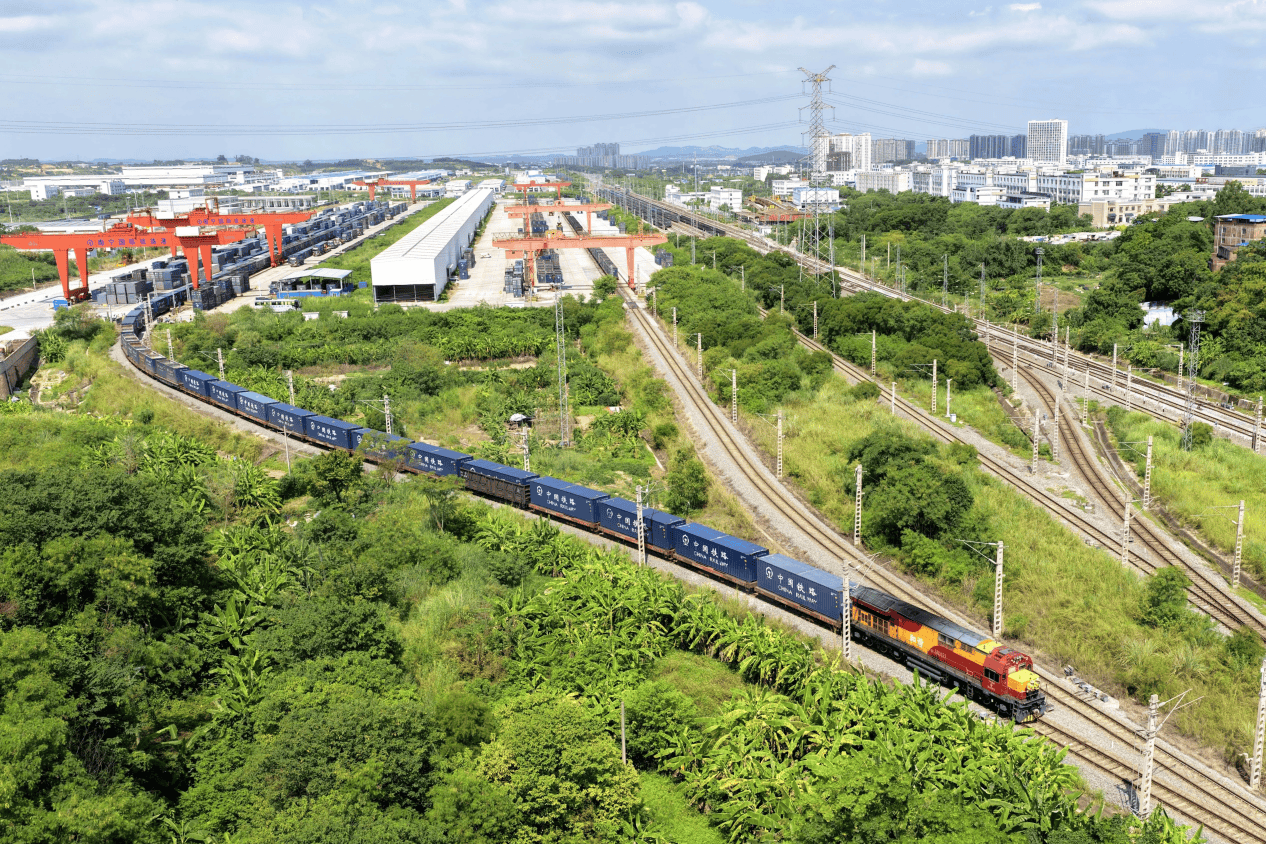 电竞足球_12小时跨越中国2400公里电竞足球,苏林全程只坐高铁,他到底有何用意?