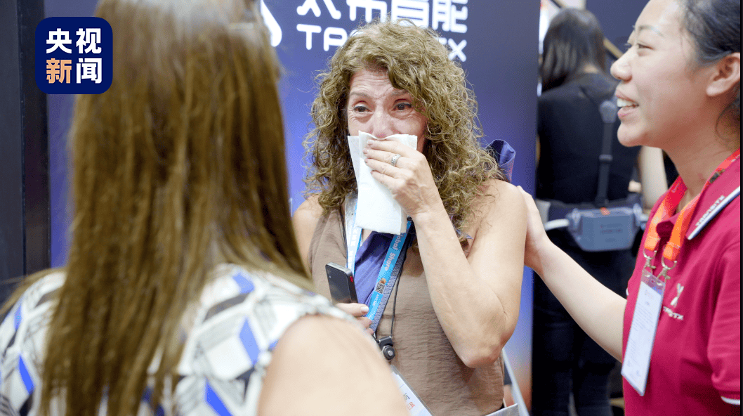 皇冠登一登二登三区别_广交会暖心一幕!中国机器人皇冠登一登二登三区别,帮外国友人重新站立行走